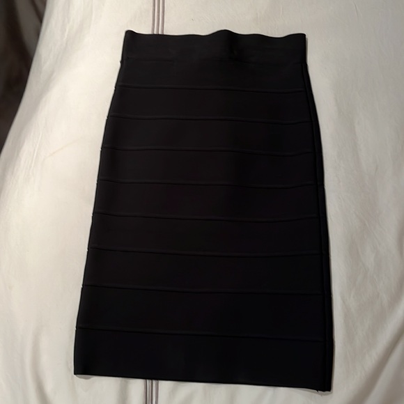 BCBG Leger pencil skirt black, size XS - Picture 3 of 4